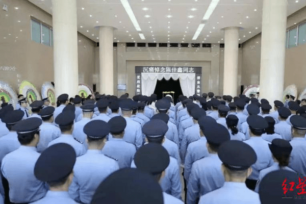 痛别！内蒙古一30岁派出所女副所长为营救跳楼轻生群众不幸牺牲 轻生群众获救
