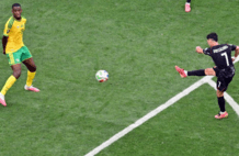 1-0疯狂绝杀夜！东道主92分钟破门，世界杯首支16强球队诞生