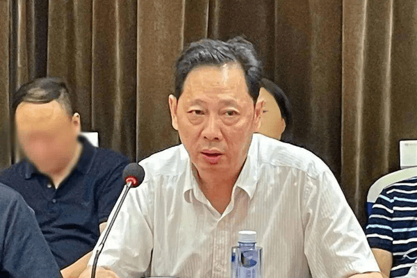 江苏省纪委监委通报，谢功成主动投案