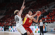 NBA首轮秀？！杨瀚森攻防两端迷失 近距离抛投三不沾
