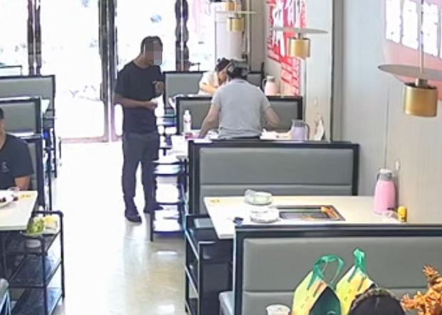 苏州一男子进店询问能否打包剩菜，店主赠米饭后满心内疚：应做一份爱心餐而不是打包剩菜