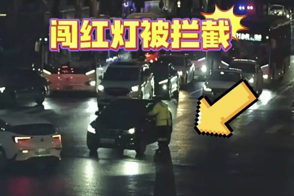 手游练出“车技”，12岁少年偷车赴约，狂飙30公里闯红灯被拦，家长一看定位傻眼了……