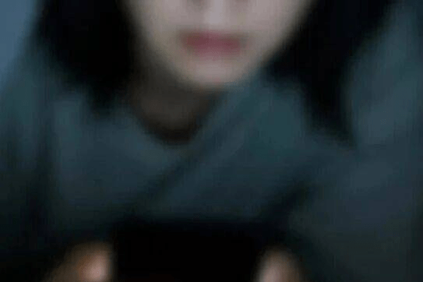 妻子半夜突然发现丈夫手机亮屏，近6万元瞬间被盗！“是十分冷门却极度危险骗局”，紧急提醒