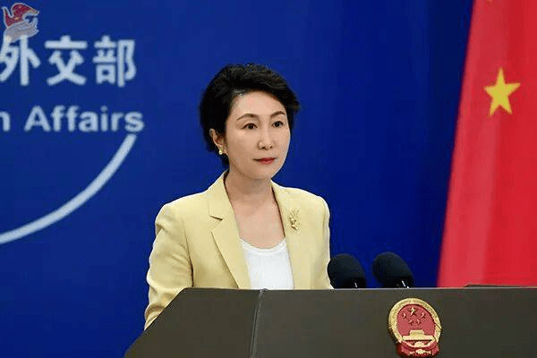 一艘无人艇在菲律宾专属经济区接近中方军舰，外交部回应