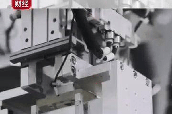 10块储能电芯9块中国造，中国储能充电全球