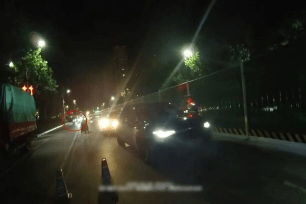“大义灭爸”！河南男子酒后驾驶无牌车，遇交警检查换座让妻子顶包，后排女儿当场指认“俺爸爸开的”