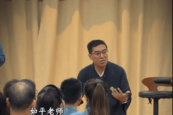 传销头目出狱后变“国学大师”，办书院暴力管教孩子？浙江新昌通报