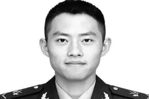 在执行训练任务时不幸壮烈牺牲，夏士远被追认为烈士、追记个人三等功