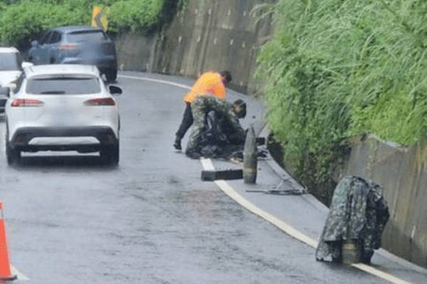 台媒：台军“汉光演习”再出意外，几十枚炮弹运输途中掉落，台陆军回应
