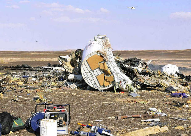 俄客机坠毁现场:残骸四分五裂散落沙漠