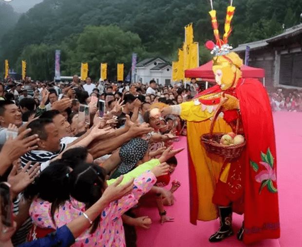 洛阳老君山：猴哥邀您参与观海避暑节之万人蟠桃宴