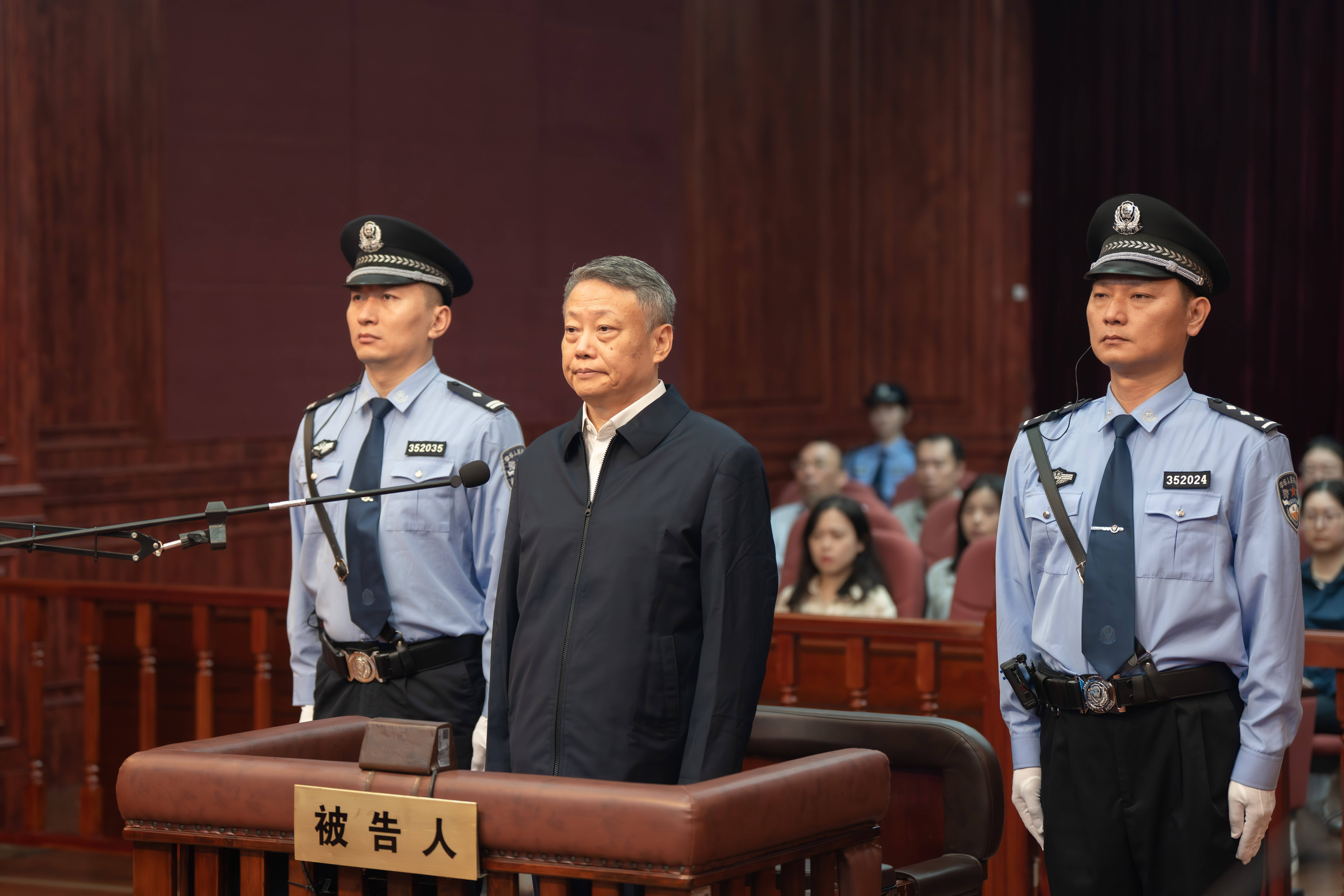 唐一军，被判无期