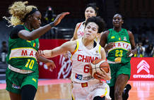 杨舒予进攻端全力输出 女篮新队长14+5+7不辱使命