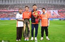中超-张弛退役仪式 39岁老将结束18年泰山生涯(组图)