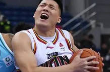 击打刘传兴下体！曾繁日被停赛2场罚款10万元