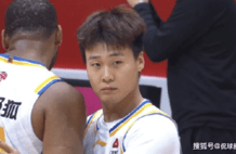 CBA狂欢夜！上海赢40分，北京逆转辽宁，最新排名乱了：榜首易主
