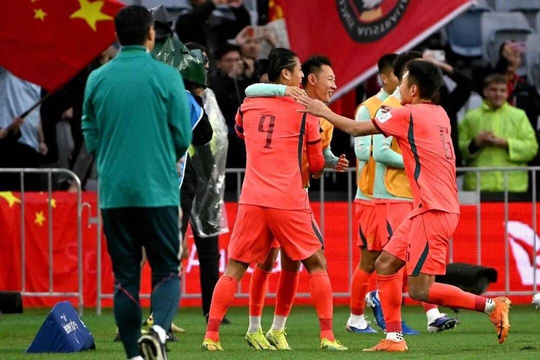 邵佳一开门红！国足2-0世界杯新军库拉索，张玉宁传射、韦世豪建功