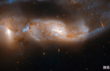 奇特星系展现宇宙暴力美学之独特魅力