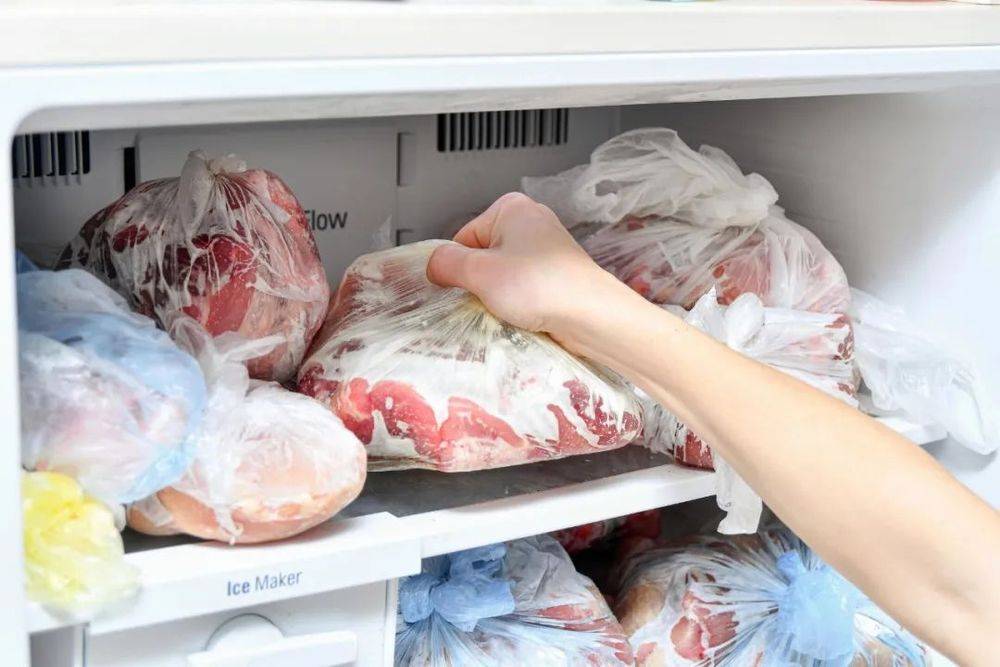 冻着坏不了？冰箱里的冻肉，超过这个时间直接扔！附冰箱内各类食物保存期