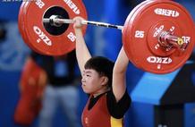 中国女大力士！19岁姑娘惊艳全场，先后12次打破纪录，网友惊叹