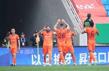 中超-梅萨乌迪传射埃朱马建功 海牛4-1时隔15年再胜泰山
