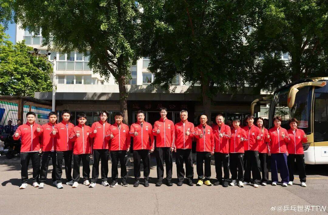 今天上午，王楚钦、林诗栋、周启豪、向鹏、梁靖崑、孙颖莎、王曼昱、陈幸同、蒯曼、王艺迪出征