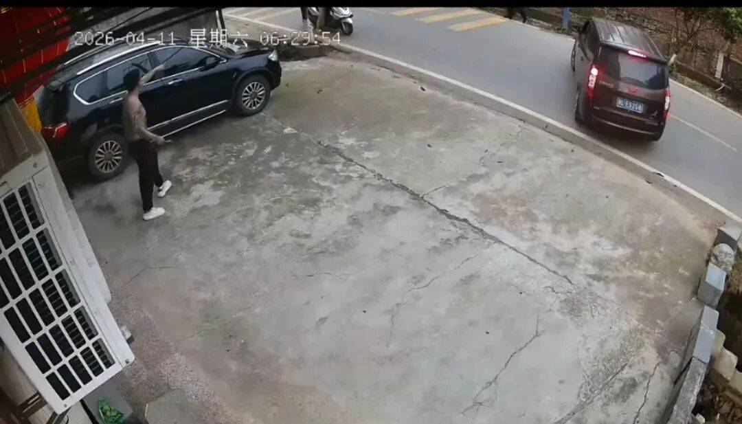 对话与歹徒搏斗被咬掉鼻子的郴州老人：从小是孤儿吃百家饭长大，即使老了也想发光发热