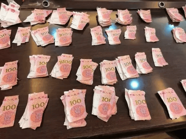 80岁老人撕碎近20万元养老金，每张被撕成五六片！家人紧急求助