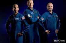 NASA宇航员绕地3856圈后返回地球