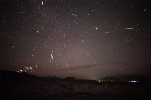 就在今天！六星连珠、日全食、英仙座流星雨三大天象轮番上演