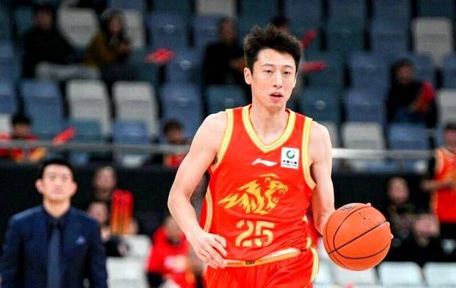 8.15日：CBA最新动态！方硕转战NBL赛场，广厦赵岩昊确定离开，原帅续约