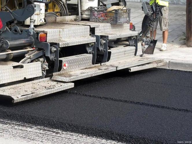 8月20日：为何我国公路总在翻修，日本道路却看着常年如新？差距真在技术么？