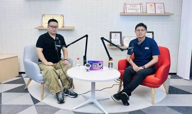 模速校友会｜对话大晓机器人刘春晓：半年融资数亿美金，具身智能凭什么跑通商业化？