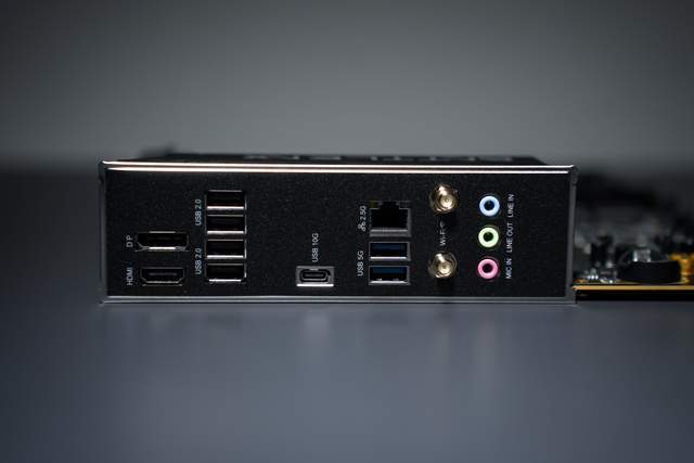 D4平台还能打吗？i5-14600KF搭配七彩虹B760M超级黑刃装机实测- 搜狐时间线