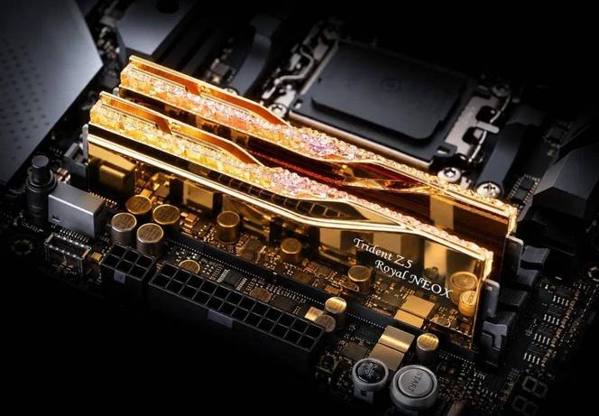 支持EXPO ULL延迟优化技术！芝奇Trident Z5 Royal NeoX 皇家戟X内存