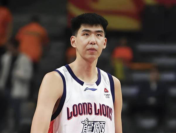 仅打28秒，徐昕放弃马刺试训被冷落，退出国家队后投身NCAA追梦！