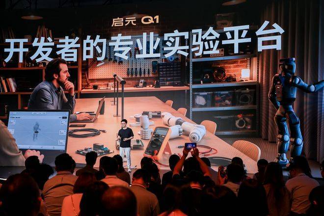 机器人走进家庭，做的第一件事是“变小”？