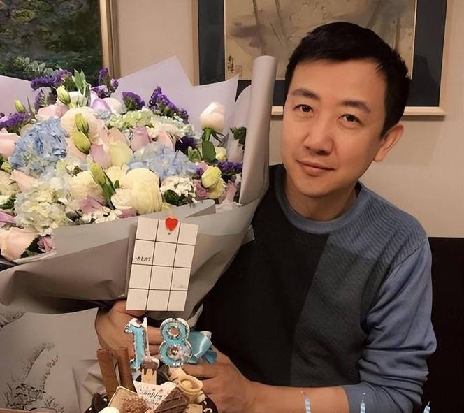 鄢颇近况曝光：曾与李小冉、梅婷两段情史的他，如今定居北京一个细节暴露为何幸福婚姻靠熬汤