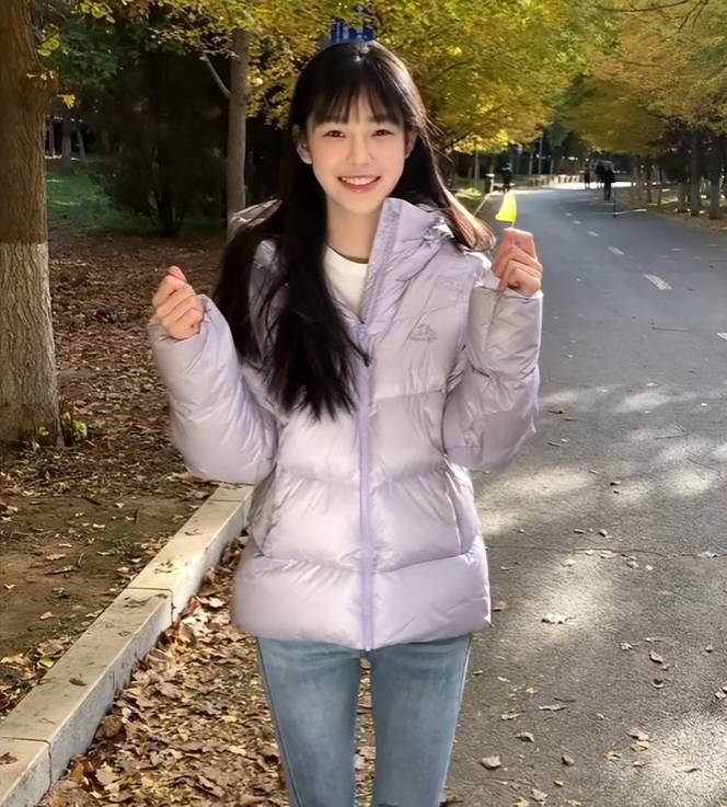 好事将近？郭艾伦疑似与女友同居，女方长相甜美可爱，二人好幸福