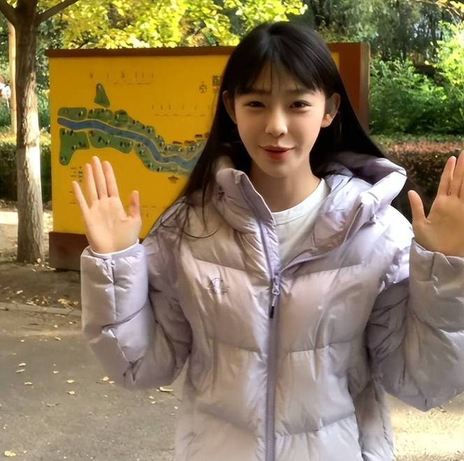 好事将近？郭艾伦疑似与女友同居，女方长相甜美可爱，二人好幸福
