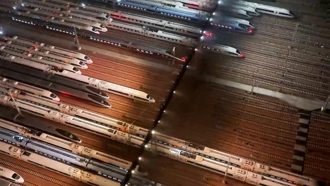 现场：2026年春运正式启动 “陆地航母”再度集结出征