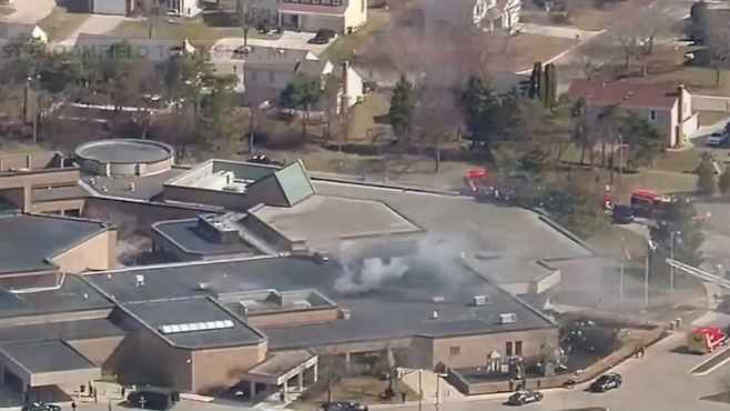 美国一犹太教堂遭袭：男子驾车持枪冲撞 车内装有大量爆炸物