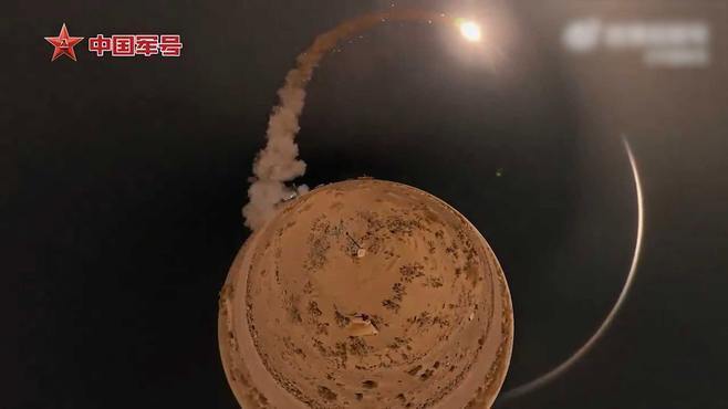特殊视角解锁！360度看导弹追击画面