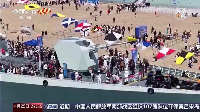 台湾退役舰长登上祖国军舰，激动到“疯狂自拍”