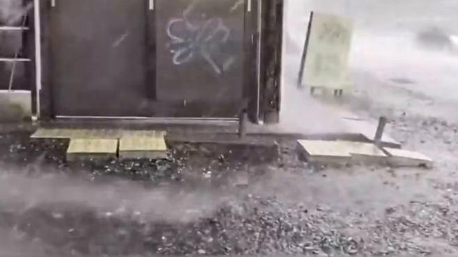 日本多地突降冰雹：随暴雨落下 异常高温致天气突变