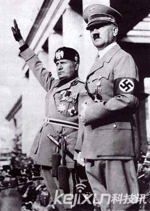 照片用于政治性宣传,此外他还通过相机记录下了很多有关希特勒私生活