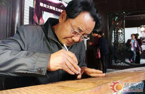 陈义时:手握拳刀60余载 开门收徒传播扬州雕版文化雕版印刷在印刷史上