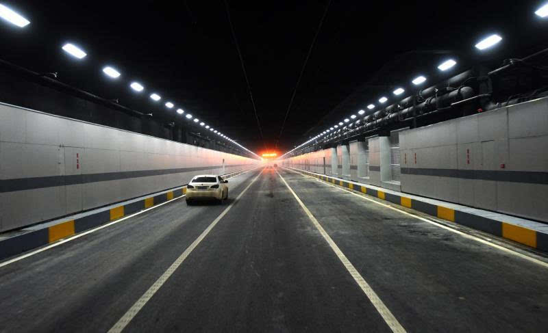 全国最长湖底隧道武汉东湖隧道建成通车