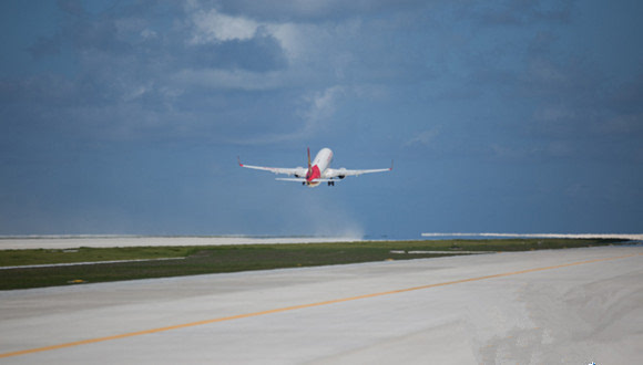 南沙永暑礁新建机场试飞成功 具备保障民航客机运行能力