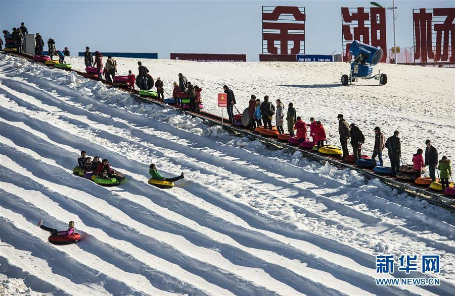 田鑫小镇滑雪图片
